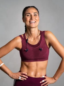 Mulher malhando: transformando o corpo por meio da atividade física.