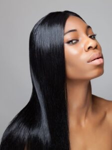 Mulher com cabelos lindos e tratados.