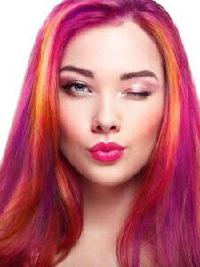 Mulher com cabelos lindos e tratados.